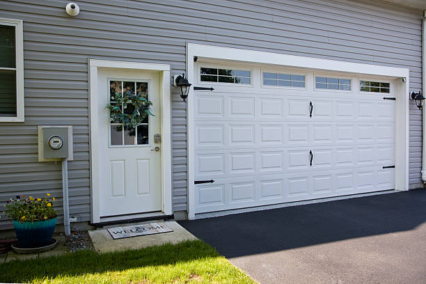 24/7 Emergency Garage Door Panel Replacement experts in La Follette, TN